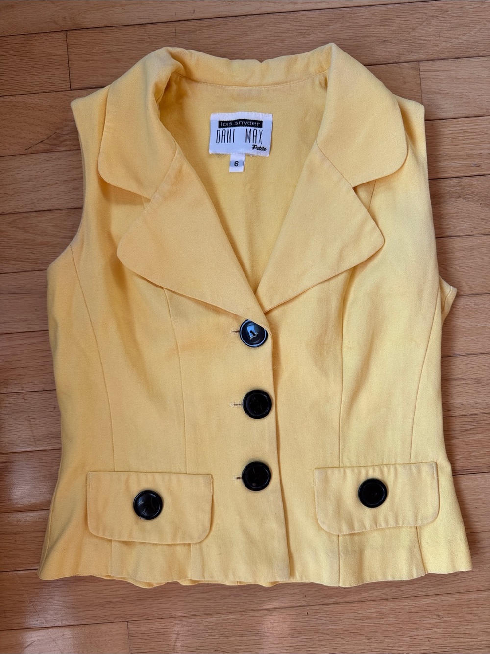 Vintage yellow vest with large black buttons - 6 petite